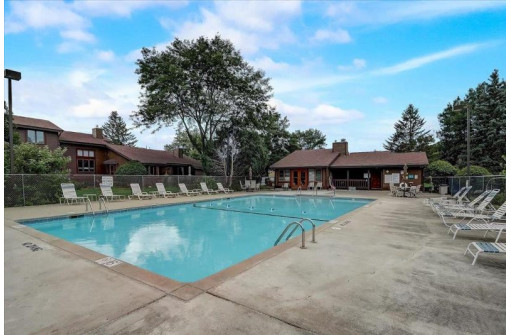 2 Loon Ln, Madison, WI 53717