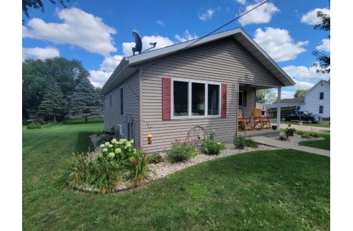 588 S Bridge St, Markesan, WI 53946