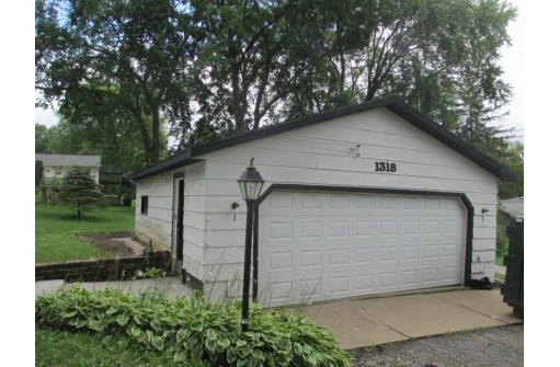 1318 Elizabeth St, Baraboo, WI 53913