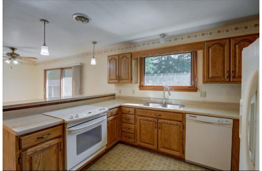 2505 Sara Rd, Madison, WI 53711