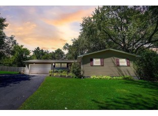 2489 Hillpoint Rd McFarland, WI 53558