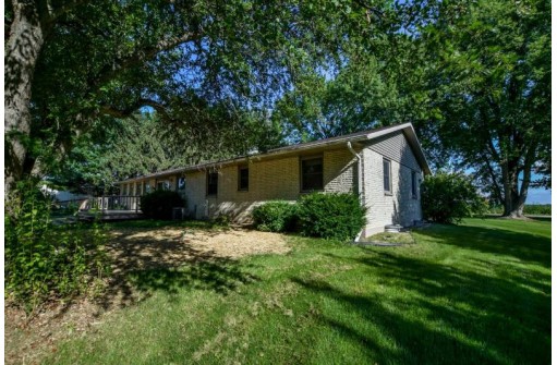 2937 Mcconnell Rd, Stoughton, WI 53589