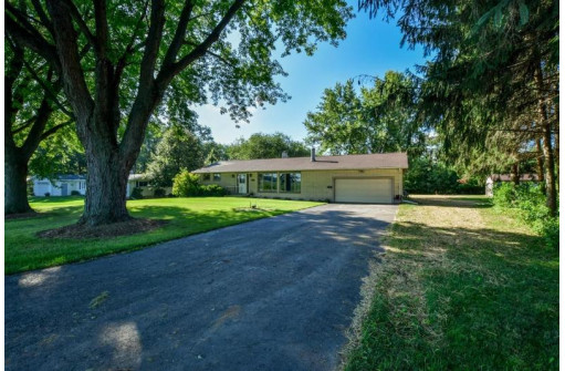 2937 Mcconnell Rd, Stoughton, WI 53589