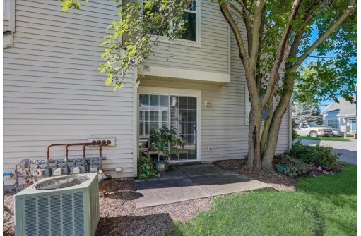 2851 Holborn Cir, Madison, WI 53718