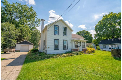 707 S Main St, Edgerton, WI 53534