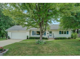 527 Clara St Sun Prairie, WI 53590