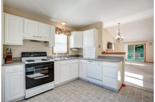 6145 Thornebury Dr, Madison, WI 53719