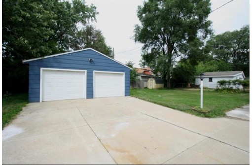 809 Blaine Ave, Janesville, WI 53545