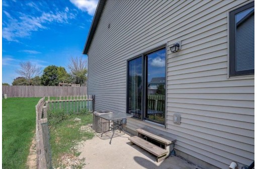 622 Constitution Ln, DeForest, WI 53532