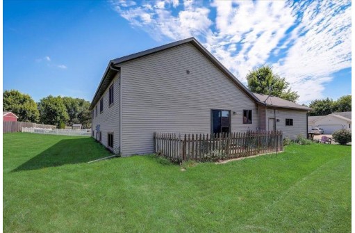 622 Constitution Ln, DeForest, WI 53532