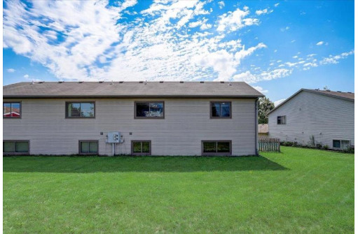 622 Constitution Ln, DeForest, WI 53532