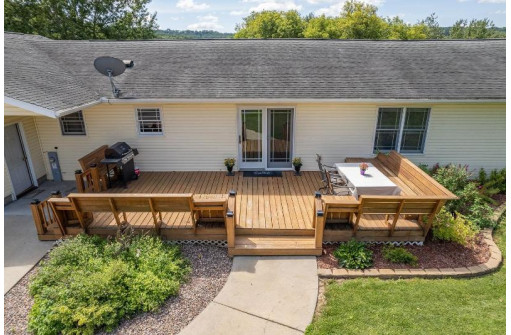 350 4th St, La Valle, WI 53941