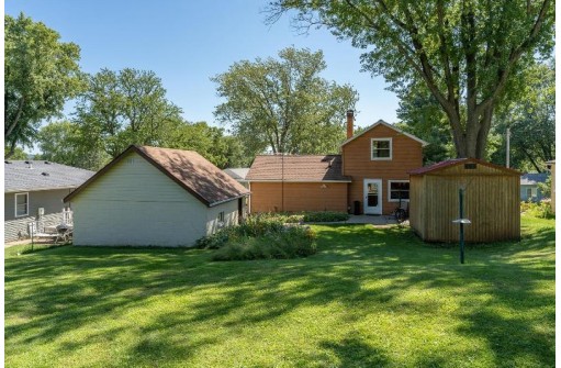 643 11th St, Baraboo, WI 53913