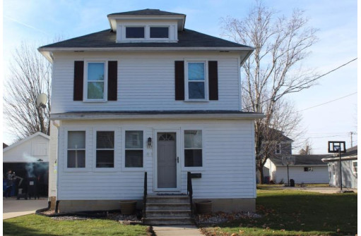 207 S 1st St, Randolph, WI 53956