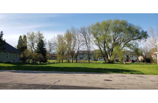 1048 Meadow St, Watertown, WI 53094