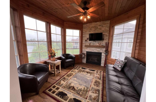 1051 Water Wheel Dr, Waunakee, WI 53597