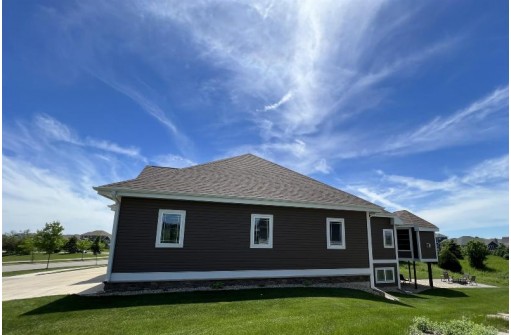 1051 Water Wheel Dr, Waunakee, WI 53597