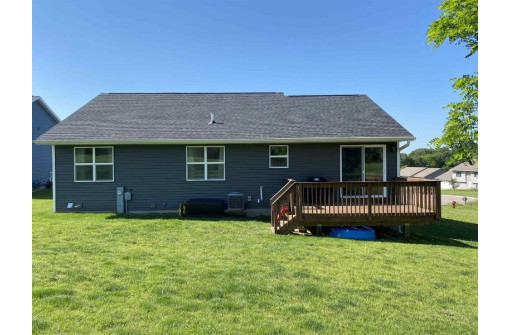 232 Dessa Rain Dr, Reedsburg, WI 53959