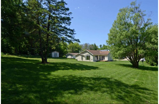 525 Eldred St, Mazomanie, WI 53560