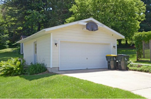 525 Eldred St, Mazomanie, WI 53560