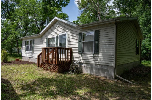 W6222 Meredith Rd, New Lisbon, WI 53950