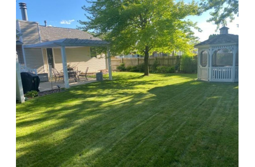 216 Nadig Dr, Fort Atkinson, WI 53538