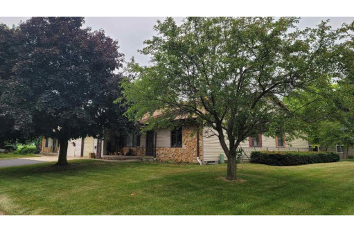 709 W Lincoln St, Waupun, WI 53963