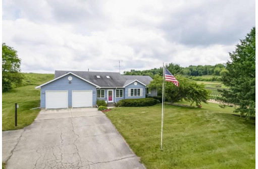 10241 Fesenfeld Rd, Black Earth, WI 53515