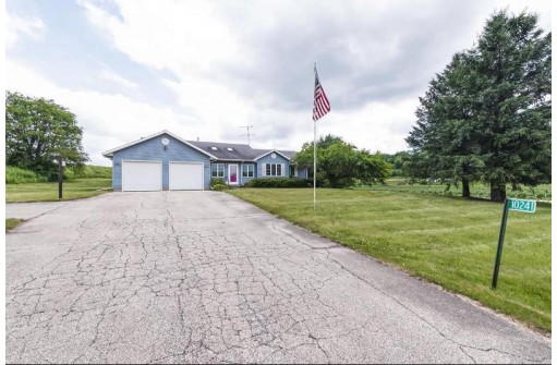 10241 Fesenfeld Rd, Black Earth, WI 53515