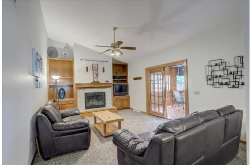 516 Dorn Dr, Waunakee, WI 53597