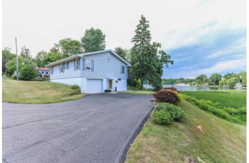 118 S Silver Lake Dr, Portage, WI 53901