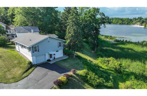 118 S Silver Lake Dr, Portage, WI 53901