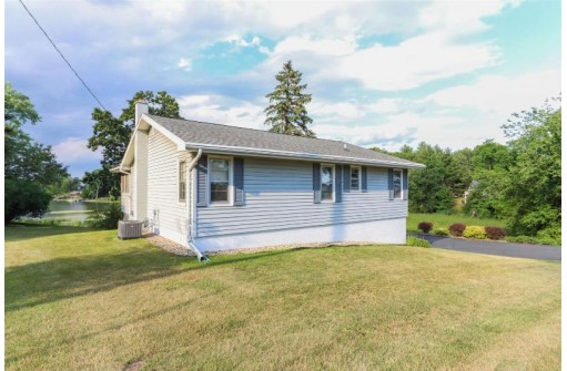 118 S Silver Lake Dr, Portage, WI 53901