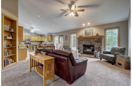 2974 Scotland Pky, Sun Prairie, WI 53590