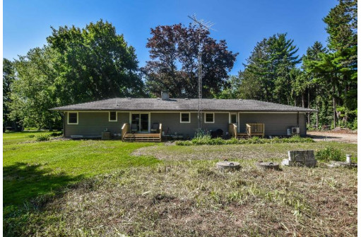 W1944 S Lawson Dr, Green Lake, WI 54941