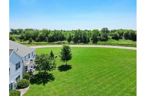 4725 Poplar Creek Dr, Madison, WI 53718