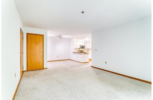 203 Kearney Way 206, Waunakee, WI 53597