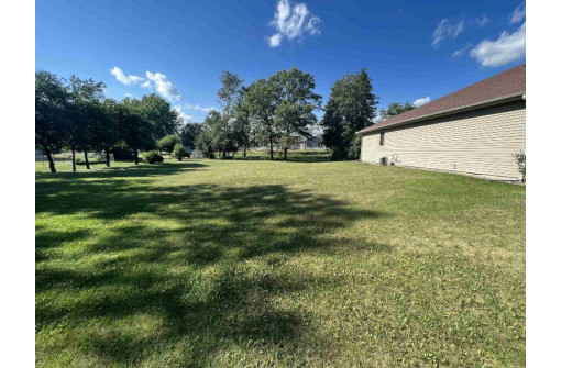 637 Evergreen Tr, Portage, WI 53901