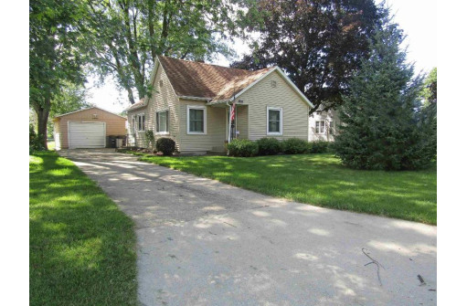 121 S Maple St, Orfordville, WI 53576