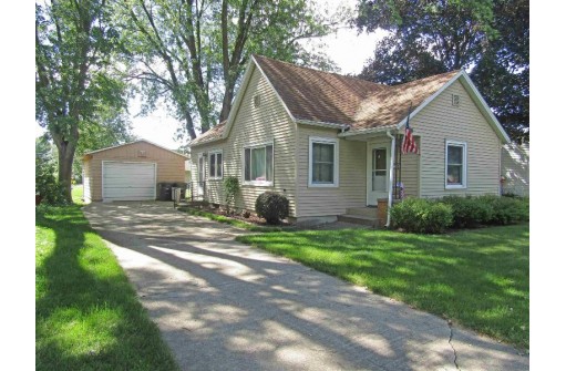 121 S Maple St, Orfordville, WI 53576