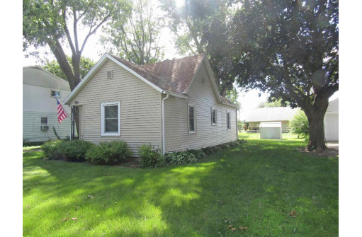 121 S Maple St, Orfordville, WI 53576