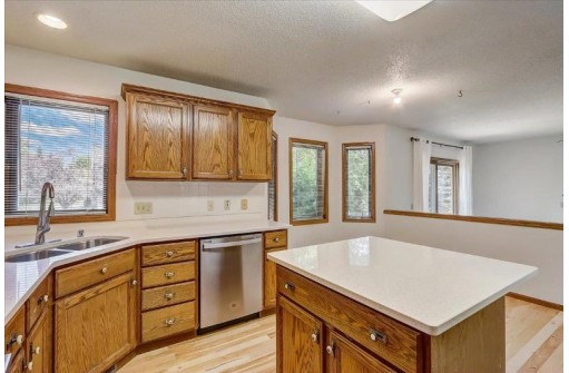 609 Worthington Way, Waunakee, WI 53597