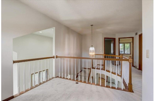 609 Worthington Way, Waunakee, WI 53597