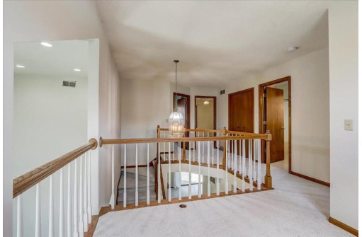 609 Worthington Way, Waunakee, WI 53597