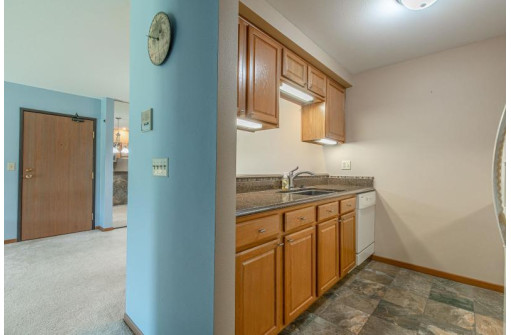 841 N Gammon Rd B, Madison, WI 53717