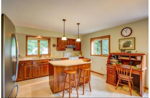 625 Mellum Dr, Stoughton, WI 53589