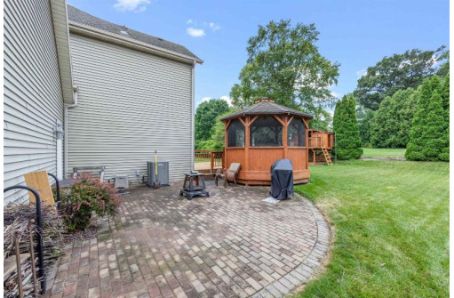 6108 Holscher Rd, McFarland, WI 53558