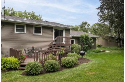 1526 Sawyer Rd, Stoughton, WI 53589