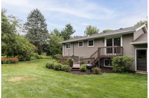 1526 Sawyer Rd, Stoughton, WI 53589