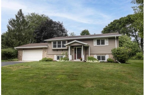 1526 Sawyer Rd, Stoughton, WI 53589